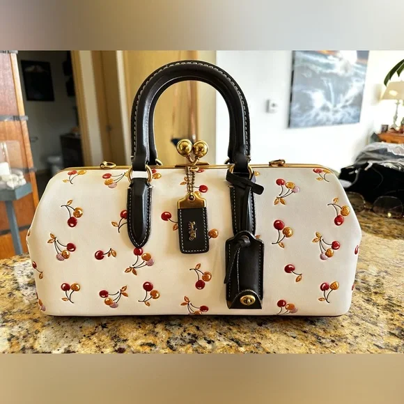 🍒RARE COACH 1941 KISSLOCK SATCHEL 38 CHERRIES!! 🍒 - Picture 1 of 16